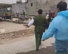 Nữ nhân viên y tế ở Hải Dương ngất xỉu khi làm việc thông trưa chống COVID-19