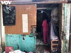 Mẹ bạo hành con ruột tại Hà Đông: Hàng xóm khiếp hãi lối hành xử của người mẹ