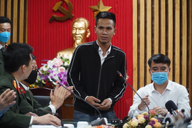 Video: Nỗi niềm trăn trở của người hùng sau khi cứu bé gái rơi từ tầng 13