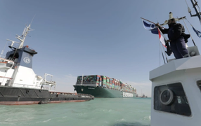 Nữ thuyền trưởng xinh đẹp chịu tiếng oan trong vụ tàu hàng mắc kẹt kênh Suez