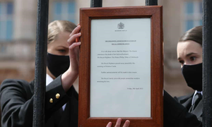 Hoàng thân Philip, người dẫn đường thầm lặng trọn một thế kỷ