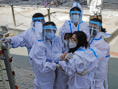 Ấn Độ yêu cầu Twitter, Facebook gỡ bài chỉ trích cách chống dịch