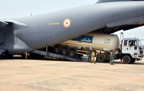 Ấn Độ yêu cầu Twitter, Facebook gỡ bài chỉ trích cách chống dịch