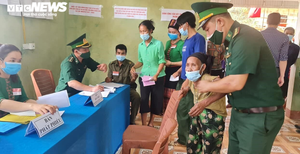 Đồng bào dân tộc thiểu số ở 4 huyện biên giới Nghệ An rộn ràng đi bầu cử sớm 