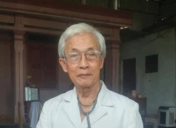 Thấy mẹ trên tivi con khóc đòi bế, bác sĩ tuyến đầu nức nở không dám hứa ngày về