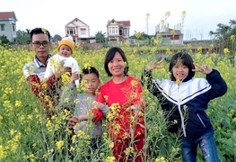 Thấy mẹ trên tivi con khóc đòi bế, bác sĩ tuyến đầu nức nở không dám hứa ngày về