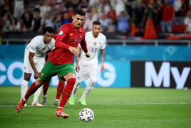 Ronaldo san bằng kỷ lục 109 bàn thắng: Tinh thần thép và khát vọng chinh phục