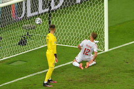 Video: Đan Mạch phối hợp tuyệt đẹp ghi bàn, thủ môn CH Séc chôn chân đứng nhìn