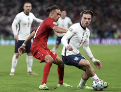 Gary Neville: 'HLV Southgate can đảm khi rút Grealish khỏi sân' 