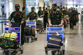 Ảnh: Đường phố TP.HCM đông đúc trước giờ siết chặt giãn cách xã hội