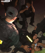 Ảnh: Hiện trường 'bắt vạ' 50 triệu/cây gỗ tạp, nhiều công an bị đánh nhập viện