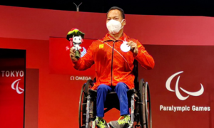 Lê Văn Công: Nhà vô địch phi thường với tấm lòng vàng