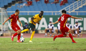 Video: Trọng tài tham khảo VAR, từ chối phạt đền của tuyển Việt Nam