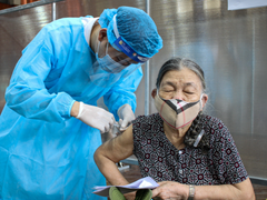 Người Hà Nội tiêm vaccine Sinopharm: 'Được tiêm là mừng rồi, loại nào cũng tốt'