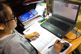 Đăng ký học thêm online cho con: Chính phụ huynh đang gây áp lực với trẻ?