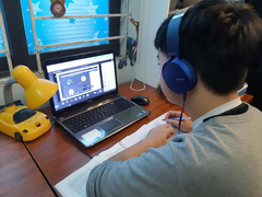 Đăng ký học thêm online cho con: Chính phụ huynh đang gây áp lực với trẻ?