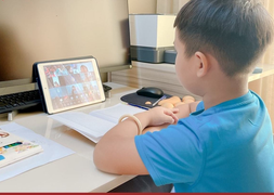 Đăng ký học thêm online cho con: Chính phụ huynh đang gây áp lực với trẻ?