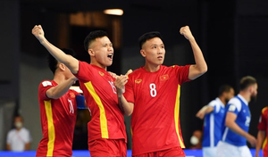 FIFA mua vé cho HLV Phạm Minh Giang về Việt Nam