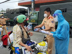 TP.HCM: Vì sao xã Trung An, huyện Củ Chi chưa dỡ bỏ hết rào chắn?