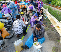 Đón người dân về quê: Nhiều tỉnh bố trí đưa đón bằng máy bay, hỗ trợ tiền