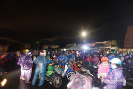 Đón người dân về quê: Nhiều tỉnh bố trí đưa đón bằng máy bay, hỗ trợ tiền