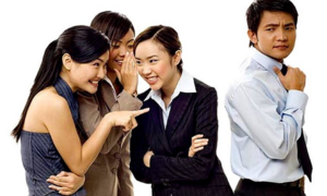 Vợ tôi kể hết chuyện 'giường chiếu' với hội bạn thân