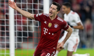 Video: Thắng đậm Benfica, Bayern Munich vào vòng 1/8 Champions League