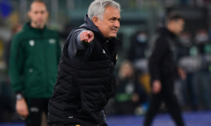 Video: AS Roma thoát thua đội bóng vô danh