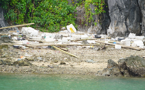 Video: Rác thải nhựa bủa vây nhiều hòn đảo trên vịnh Bái Tử Long