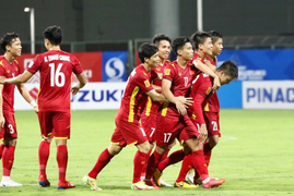 Quang Hải và Công Phượng ghi bàn, tuyển Việt Nam đè bẹp Malaysia