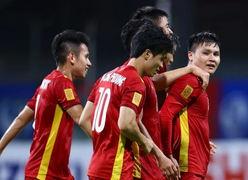Video: Quang Hải ghi bàn đẹp mắt, tuyển Việt Nam dẫn Campuchia 4-0