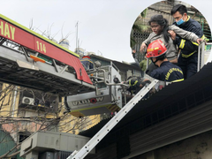 Đề xuất khen thưởng 'người hùng' cứu bé gái khỏi ngôi nhà bốc cháy