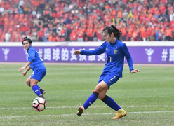 Thủ quân tuyển nữ Thái Lan nêu lý do thua dễ Việt Nam