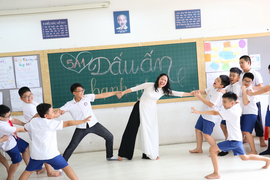 Chuyên gia: Giáo viên gọi học sinh là 'con' không sai, không có lý do gì để cấm