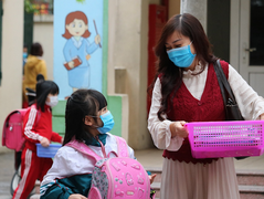 Chuyên gia: Giáo viên gọi học sinh là 'con' không sai, không có lý do gì để cấm