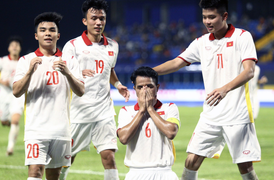 Màn chào hỏi khoáng đạt của U23 Việt Nam