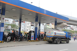 Làm ăn thất bát, chủ doanh nghiệp vận tải tìm cách bán xe bù lỗ