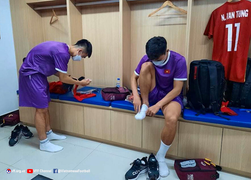 Vừa tới Campuchia, 6 cầu thủ trẻ U23 Việt Nam đã vào sân đấu U23 Thái Lan