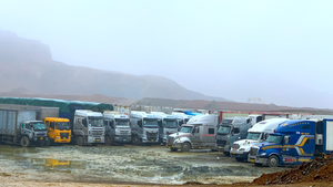 Lạng Sơn tiếp tục dừng nhận xe chở hoa quả tươi lên cửa khẩu