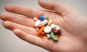 Uống Molnupiravir trước hay sau ăn?