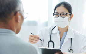 Uống Molnupiravir trước hay sau ăn?