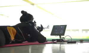 Xạ thủ Việt Nam 'mặc giáp khủng' luyện bắn trước SEA Games 31