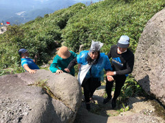 Hành trình 40 phút cứu người phụ nữ mắc kẹt 7 ngày dưới vực sâu Yên Tử