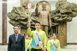 Ảnh: Thiêng liêng nghi lễ xin lửa và rước đuốc SEA Games 31