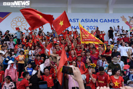 Hàng ngàn CĐV sung sướng nhìn đội Rowing Việt Nam thắng lớn ở SEA Games 31