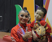 SEA Games 31: Bạn nhảy của Phan Hiển kể thời 'ngày tập, đêm nằm khóc nhớ con'