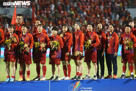 Thủ tướng chúc mừng đội tuyển bóng đá nữ Việt Nam