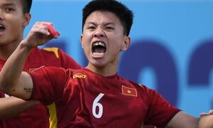 Vũ Tiến Long: Cầu thủ từng bị dọa 'cắt gân chân' trở thành ngôi sao U23 Việt Nam