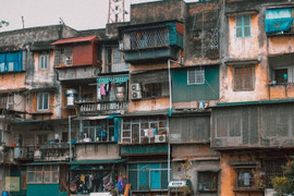 Nhiều người khốn khổ trong chung cư cũ xập xệ được sở hữu vĩnh viễn