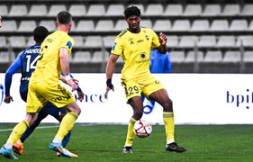 Giải Pháp toàn cầu thủ cao lớn, Quang Hải đối phó thế nào?